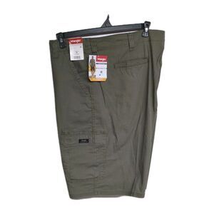 NEW Wrangler Men Shorts 48 Relaxed Fit Low Stretch 5 Star Heritage Green Khaki